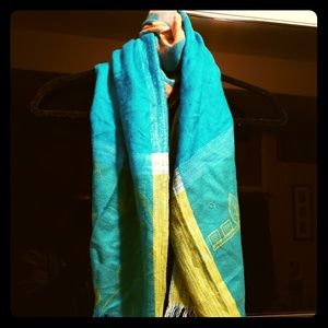 Woman's Beautifully Vibrant Pashmina/Wrap!